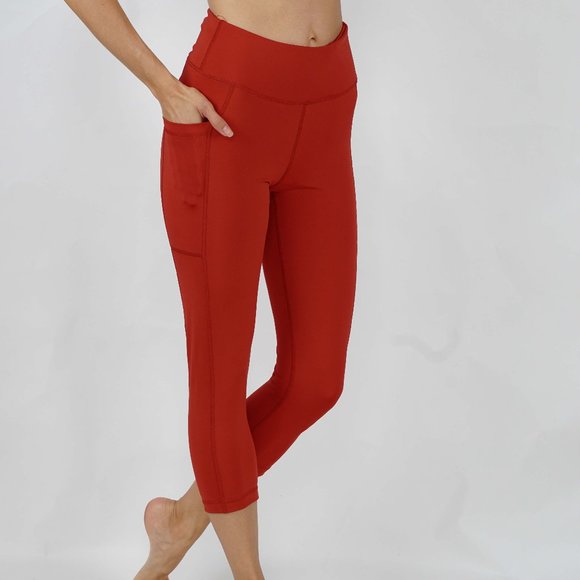 Pants - Yoga capri leggings with pockets and mesh